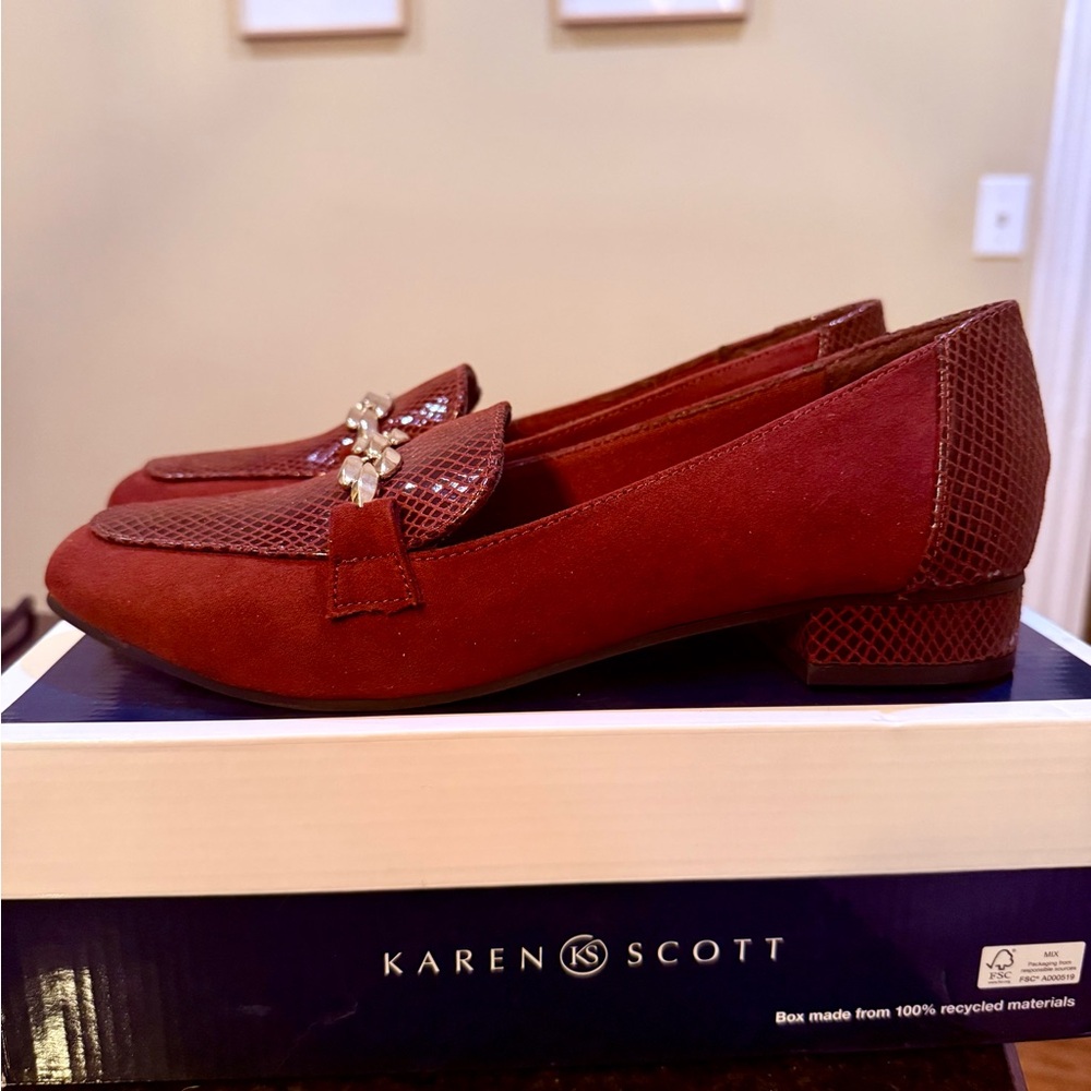 Suede Burgundy Loafers with Gold Metal detail